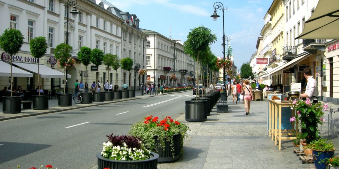 Ulice handlowe w Warszawie i Krakowie