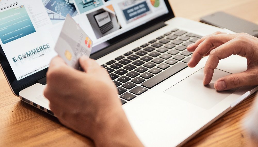 Prowadzenie e-sklepu: Najbardziej zdrożały reklamy, a także usługi informatyków i prawników