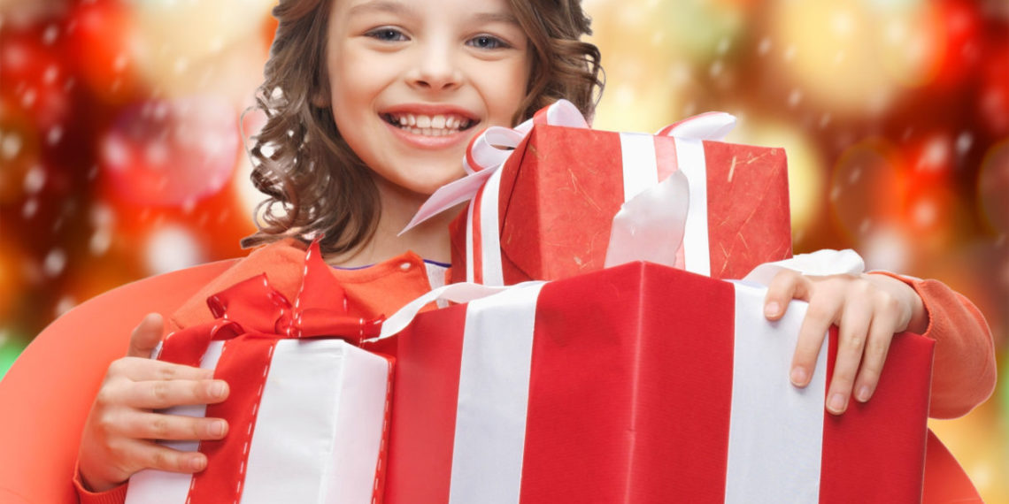 Prawie 70 proc. świątecznego budżetu Polacy zostawią w sklepach stacjonarnych. Niezależnie czy online czy offline – za zakupy zapłacimy przede wszystkim kartą debetową