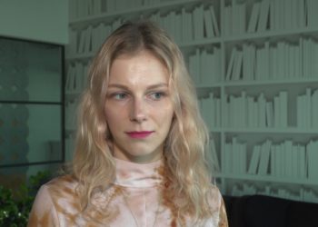 Mężczyźni coraz bardziej dbają o urodę. Podstawą pielęgnacji powinny być produkty oczyszczające (wideo)