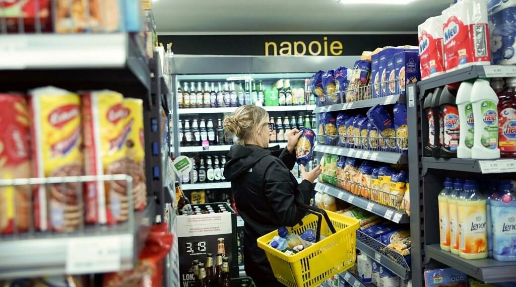 Nastroje w handlu nieco gorsze niż przed miesiącem. Wskaźnik koniunktury wśród tradycyjnych detalistów spadł w marcu o 3,1 pkt.