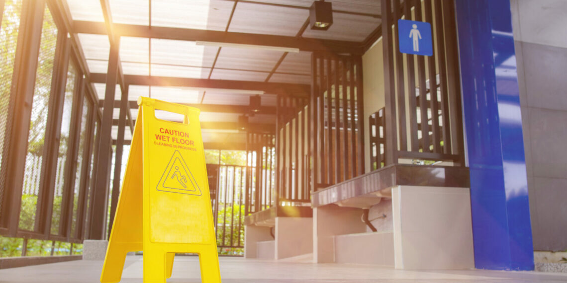 Jak skutecznie ograniczyć gromadzenie się osób w różnych miejscach? Sklepy, dworce, lotniska czy kościoły to potencjalnie niebezpieczne miejsca.