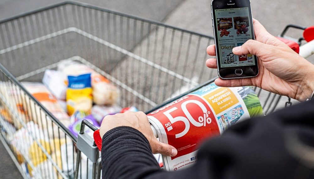 Dyskonty z ogromną przewagą w Internecie. Ich promocje przyciągają najwięcej Polaków