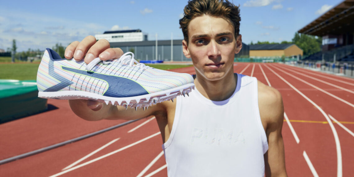 FASTER+: PUMA łączy siły z zespołem F1 Mercedes AMG Petronas, aby stworzyć najszybsze w historii buty lekkoatletyczne.