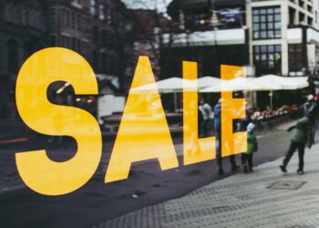 Najgorętszy okres w e-handlu zwiększy aktywność cyberprzestępców. Sklepy muszą myśleć o bezpieczeństwie