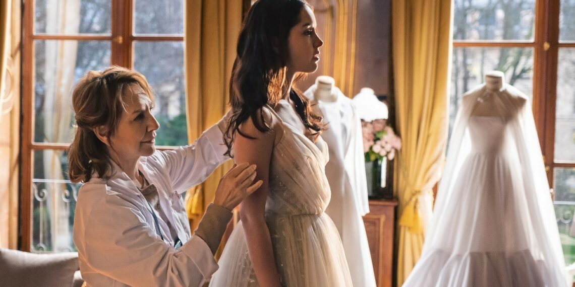 „Z miłości do mody” to opowieść, której akcja toczy się w samym sercu paryskiej mody sygnowanej przez Christiana Diora. Zobacz zwiastun niezwykle kobiecego filmu o nadziei, szansie i pięknie!