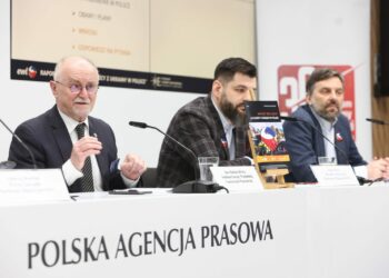 Badanie: 63 proc. uchodźców z Ukrainy chce pracować w Polsce, ale tylko co trzeci pozostać tu na dłużej