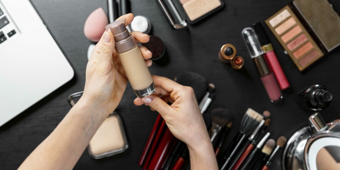 Europa największym rynkiem kosmetyków. Branża, choć szybko zyskuje, zmaga się z szeregiem wyzwań.