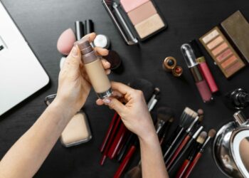 Europa największym rynkiem kosmetyków. Branża, choć szybko zyskuje, zmaga się z szeregiem wyzwań.