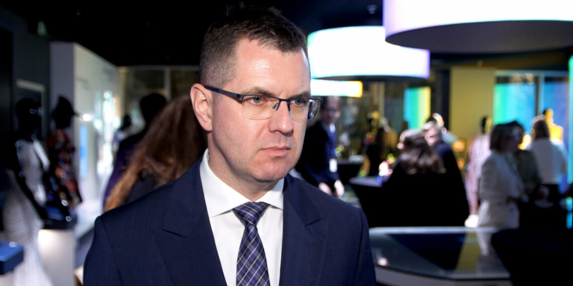 W UE powstaje 12 mln t odpadów tekstylnych rocznie. Artyści przez sztukę chcą promować drugi obieg w modzie