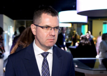 W UE powstaje 12 mln t odpadów tekstylnych rocznie. Artyści przez sztukę chcą promować drugi obieg w modzie